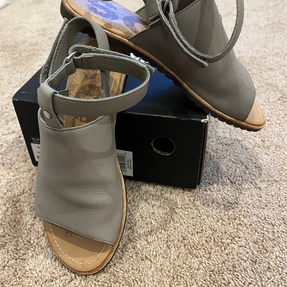 Sorel Women's Leather Gray Sandals